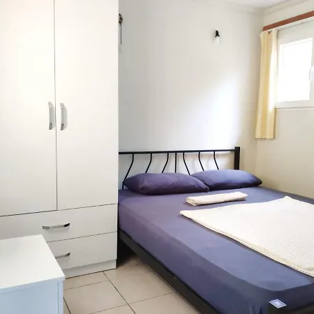 Σπίτι διακοπών Private House With Garden 500m To The